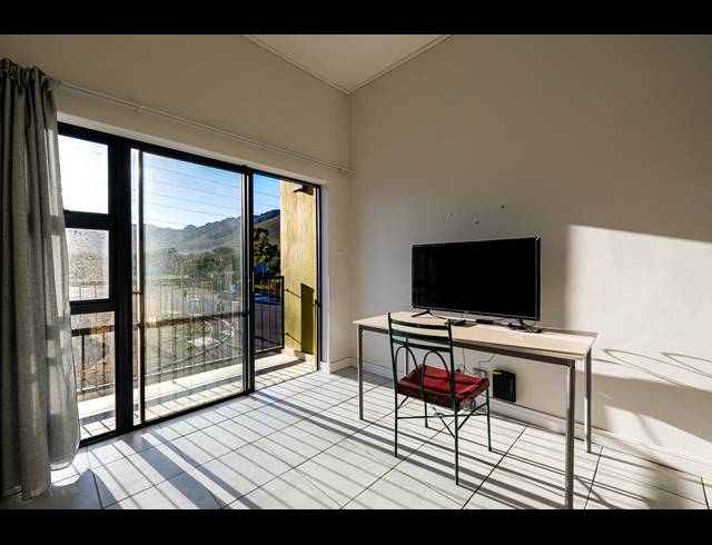 1 BEDROOM APARTMENT TO LET IN GREENBAY ECO ESTATE